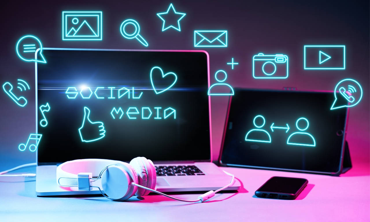 Live-Streaming in Social Media